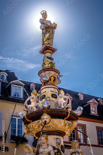 Petrusbrunnen auf dem Hauptmarkt Trier