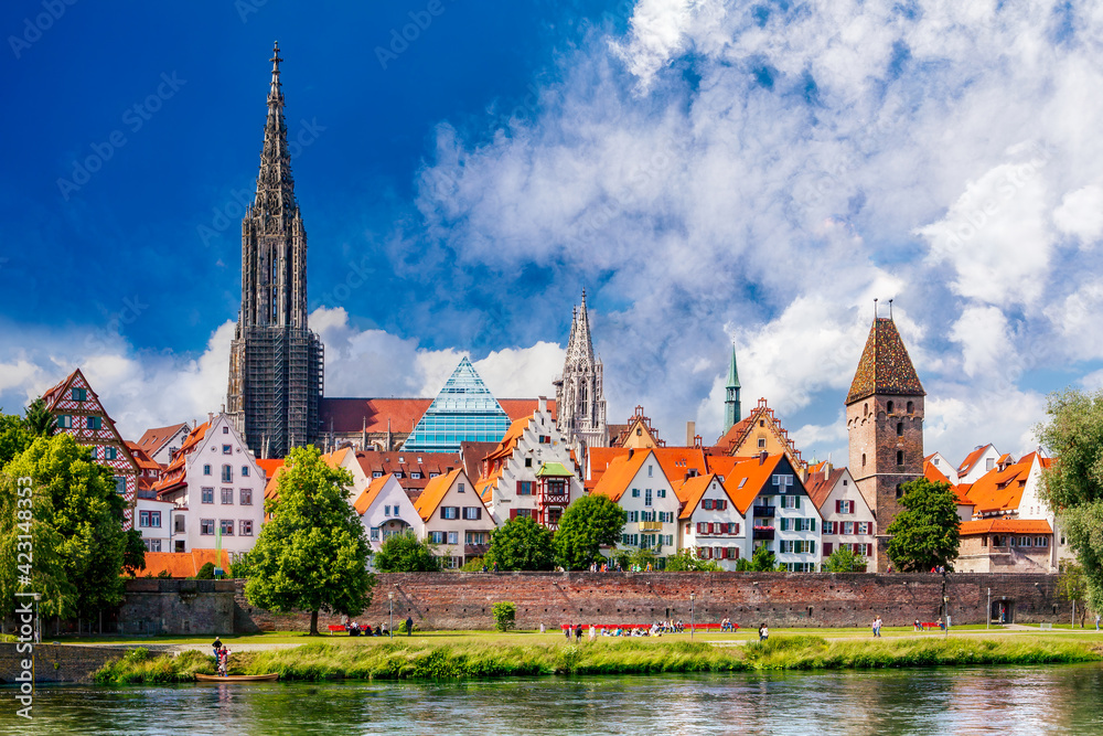 Ulmer Stadtansicht mit dem Münster, der Altstadt und der Stadtmauer