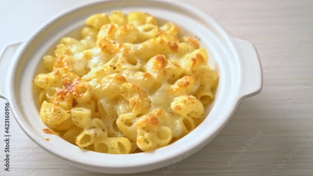mac and cheese, macaroni pasta in cheesy sauce - American style mac and cheese, macaroni pasta in cheesy sauce - American style
