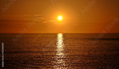 Puesta de sol en el Océano Atlántico. La imagen fue tomada desde el sur de la isla de Tenerife, España.