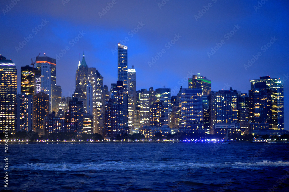 Obraz premium New York city skyline at night. USA
