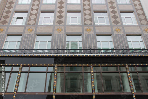 Canvas Print art deco (?) building in vienna (austria)