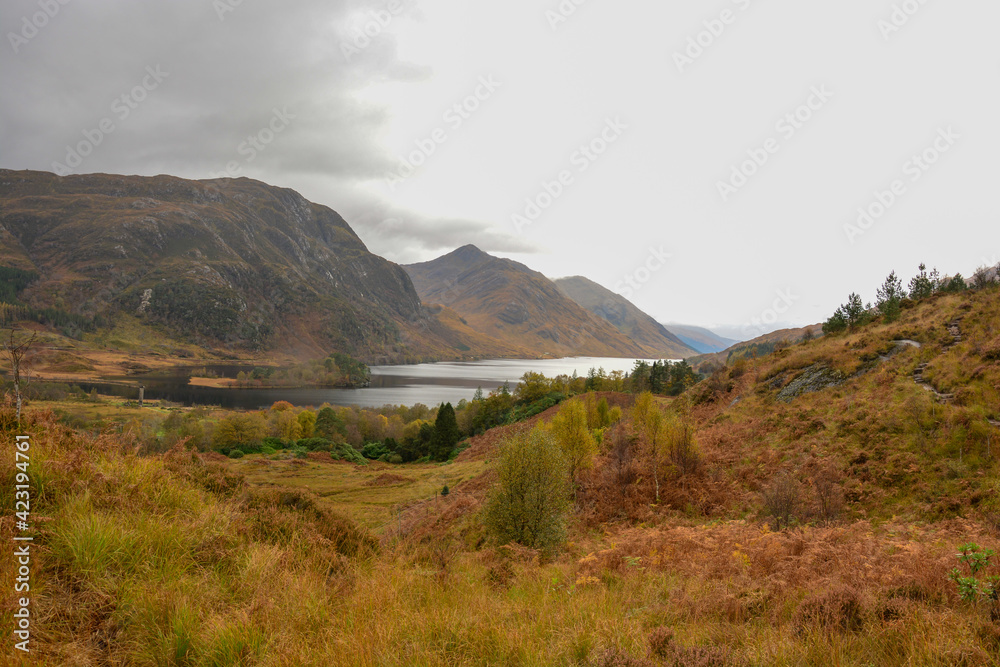See Loch Shiel Highlands bei Glenfinnan, Schottland im Herbst See Loch Shiel Highlands bei Glenfinnan, Schottland im Herbst