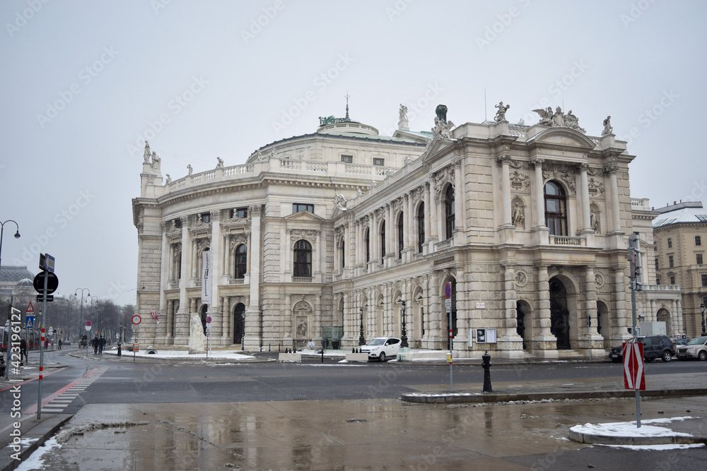 Burgtheater im Winter bei Schnee, Wien, Österreich