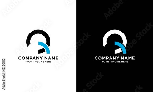 letter Q minimal logo icon design template elements on a black and white background.