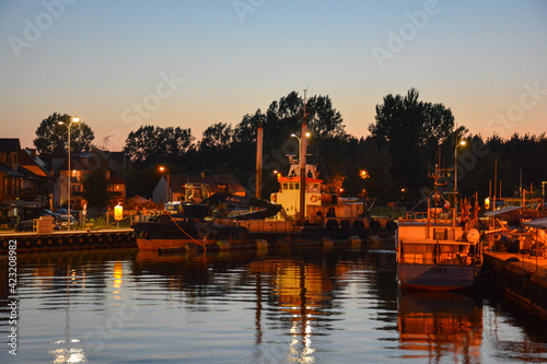 Leba in Polen Fischerboot auf einem Fluss im Hafen