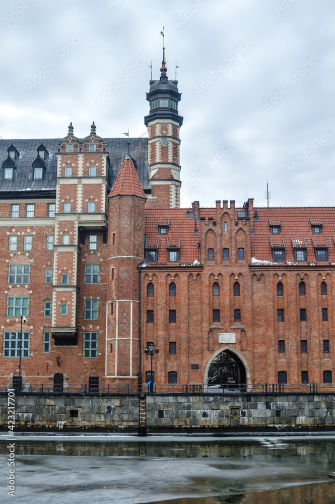 Obraz premium Gdańsk budynki z cegły nad Motławą