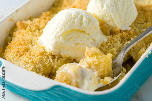 фотографія Apple and pear crumble with ice cream, streusel