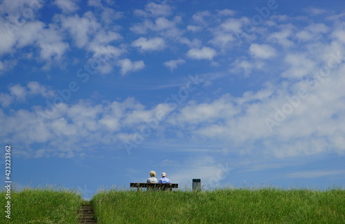 Senior couple looks at the see © Heiner Witthake