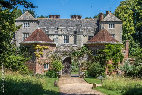 Quadro su tela beautiful old manor house in the english countryside
