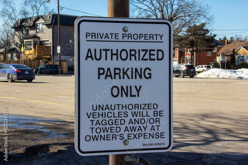 Quadro em tela Authorized Parking Only sign