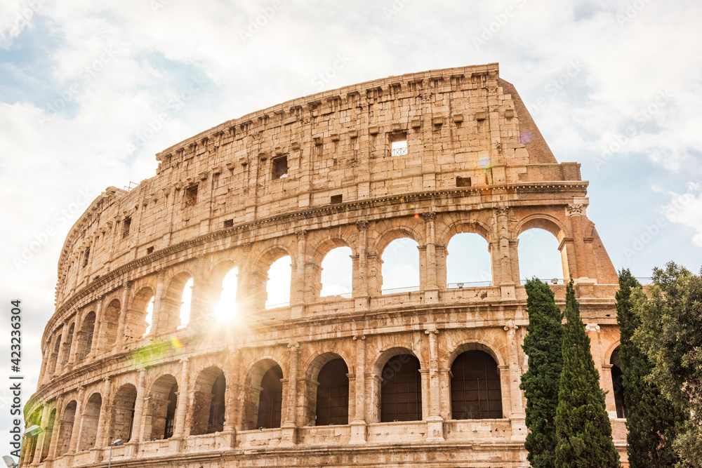 Fototapeta premium Europe, Italy, Rome. The Colosseum with morning sun.