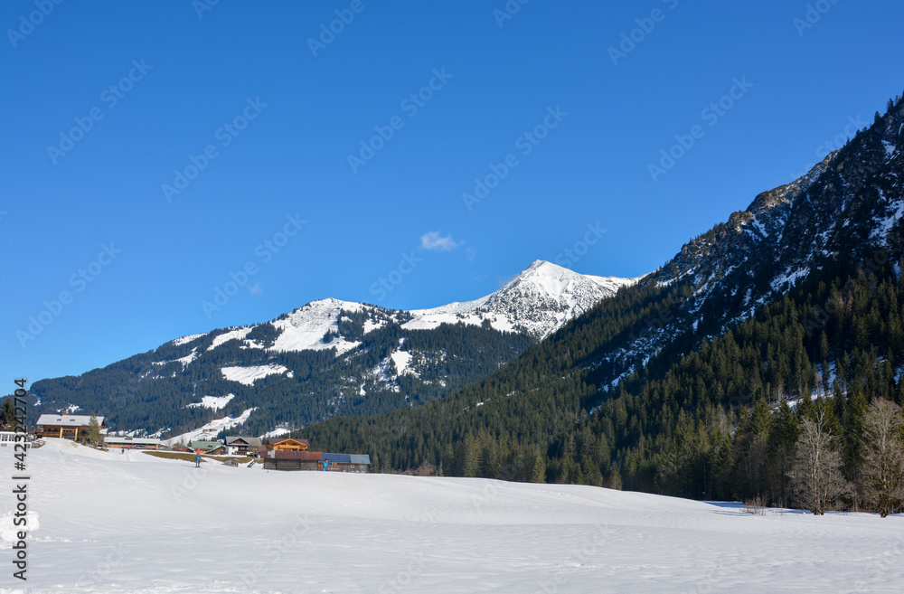 Blick auf die Kanzelwand im Winter bei Oberstdorf und Riezlern