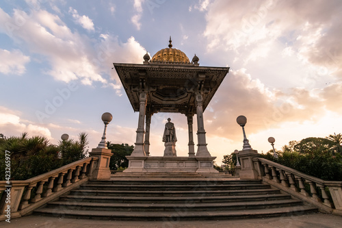 The statue of the former king of the Wodeyar dynasty in a public square in the city of Mysore. photo