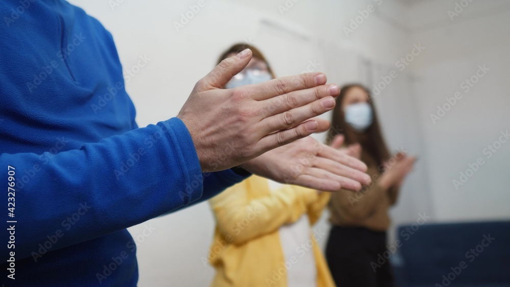 Obraz premium applause. crowd of people clap their hands. pandemic a coronavirus stay home concept solidarity. people clapping applause in gratitude to doctors and medicine. applause claps close-up