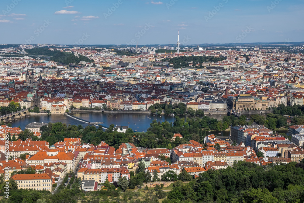 Prag, Blick über die Moldau auf das Stadtzentrum