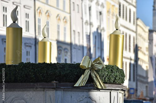 Weihnachsdekoration auf dem Stadtplatz in Wels, Österreich, Europa - Christmas decoration on the town square in Wels, Austria, Europe photo