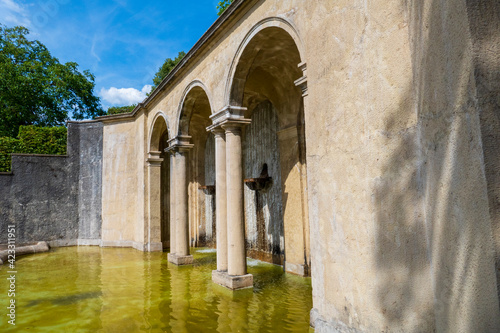 Brunnen Arcade im   ffentlichen Wasserparadies in Baden-Baden