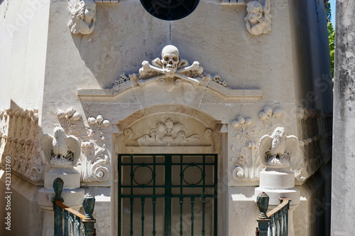 Skull crossbones tomb