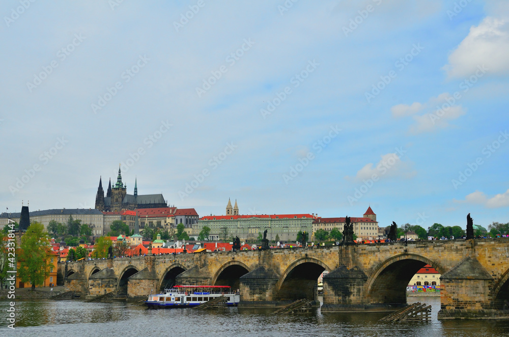 Obraz premium Historic Charles Bridge and City Castle in Prague, Czechia