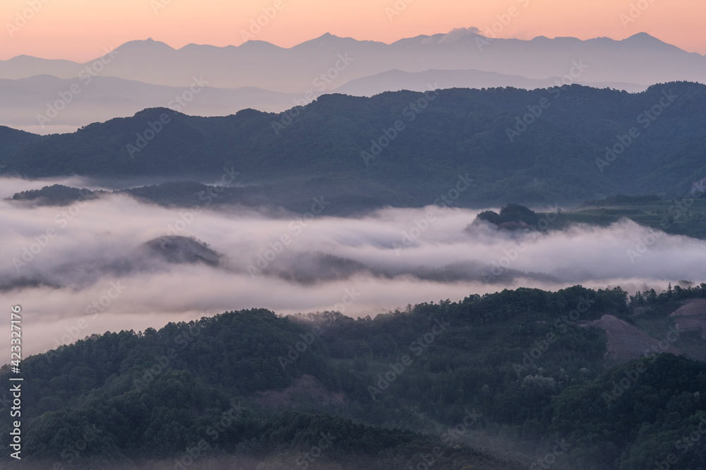 Fototapeta premium 夏の北海道 歌志内市の雲海 