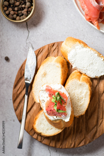 bruschetta with salmon and cottage cheese
