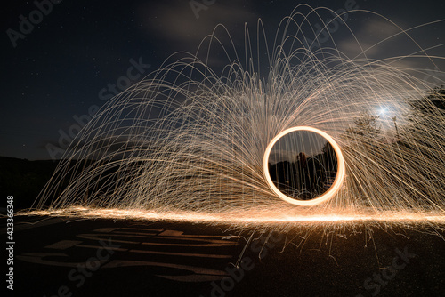 Photos stop! scie di luce con tecnica steel wool