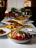 mesa servida con alimentos variados tipicos de la comida mediterranea. concepto culinario.