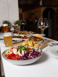 mesa servida con alimentos variados tipicos de la comida mediterranea. concepto culinario.