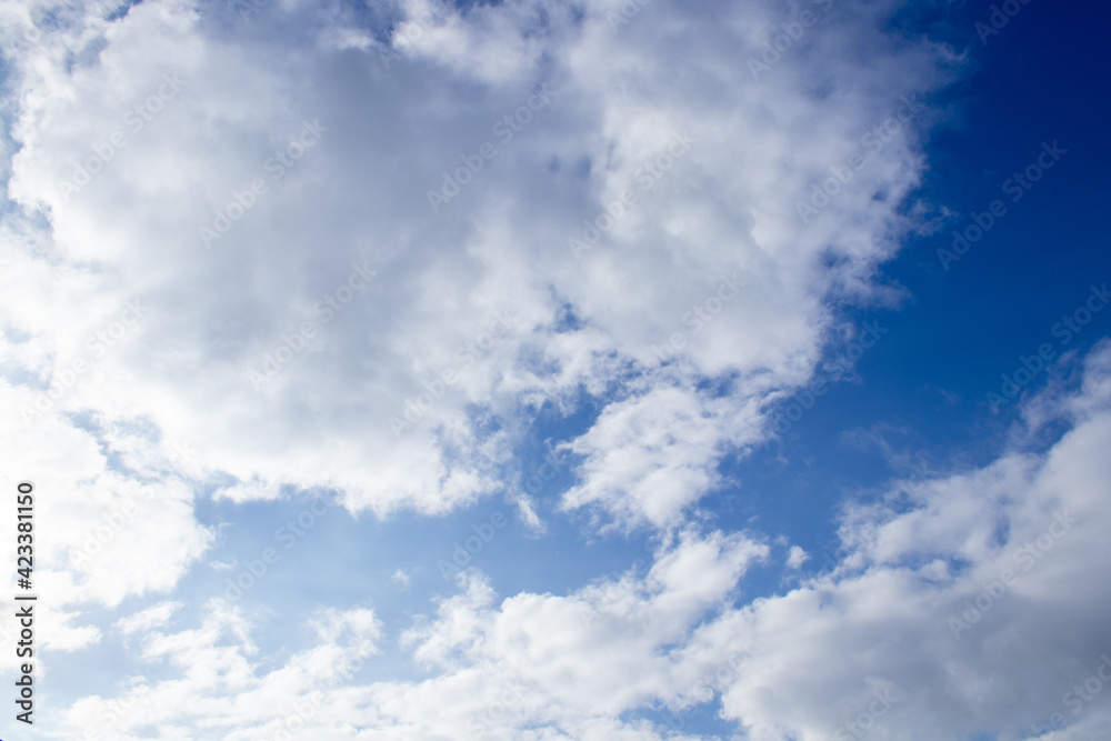 Obraz premium clouds on blue sky background