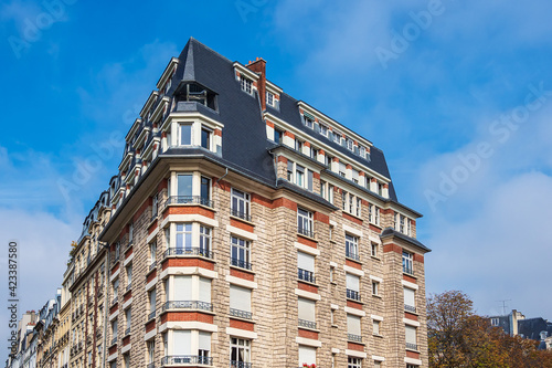 Blick auf historische Gebäude in Paris, Frankreich