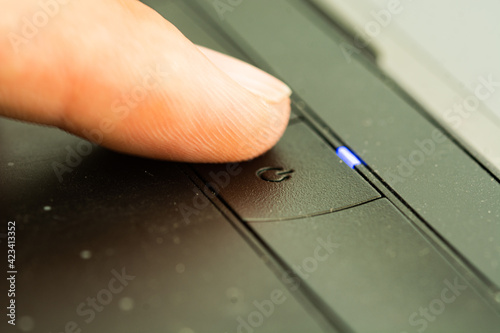 tasto on/off per accendere e spengere computer