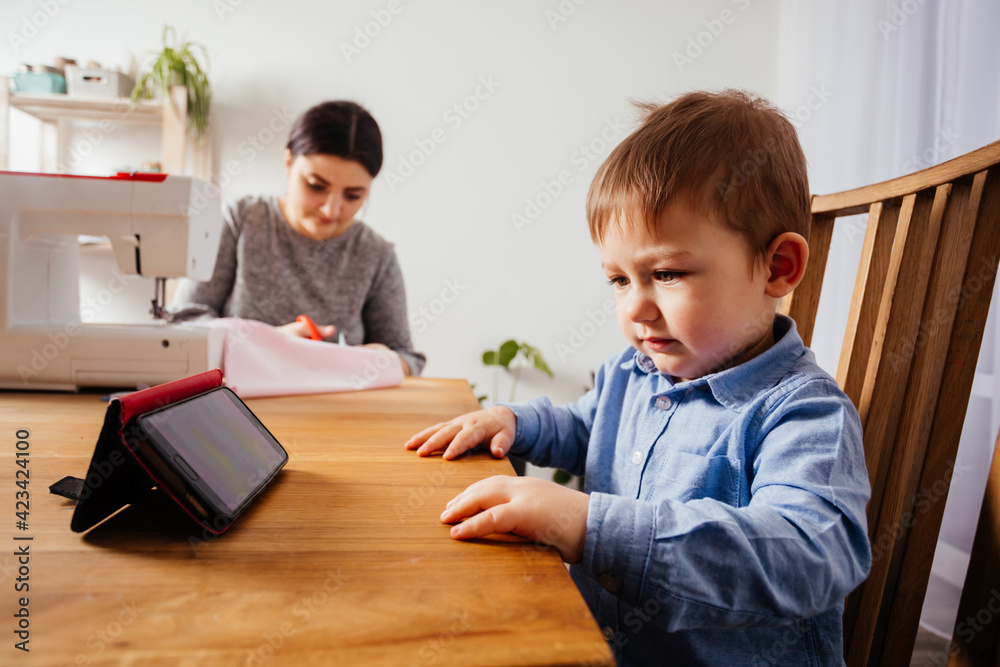 Working together with kids while lockdown and online studying Working together with kids while lockdown and online studying