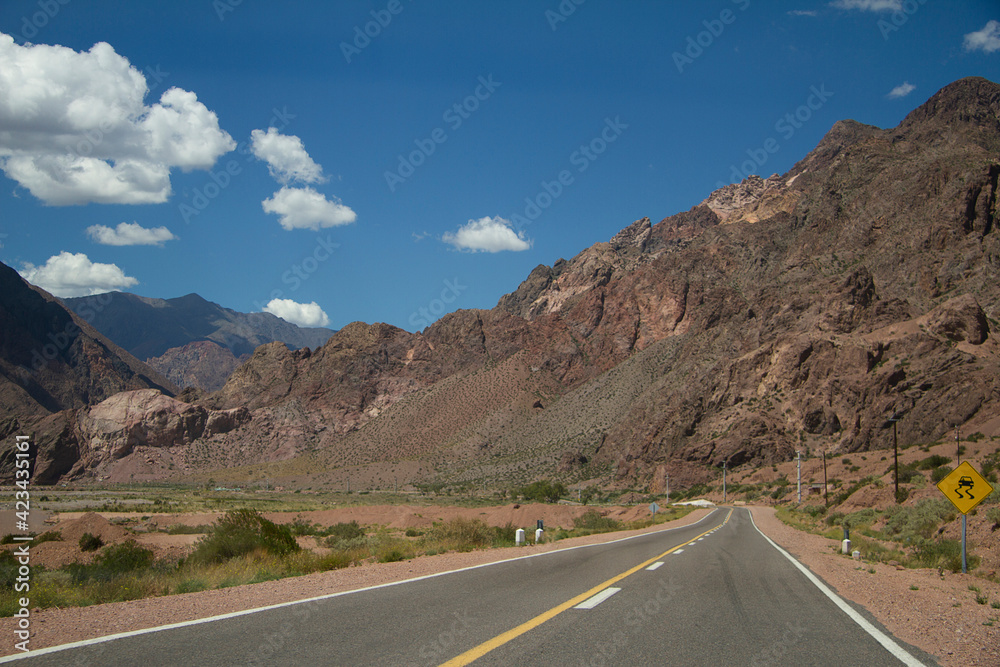 Naklejka premium the road to the mountains