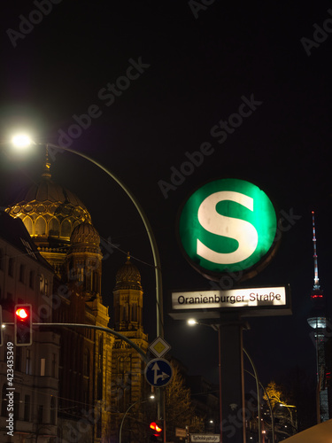 Oranienburger Straße bei Nacht