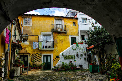 Fototapeta Naklejka Na Ścianę i Meble -  Old houses of Patio do Carrasco in Lisbon