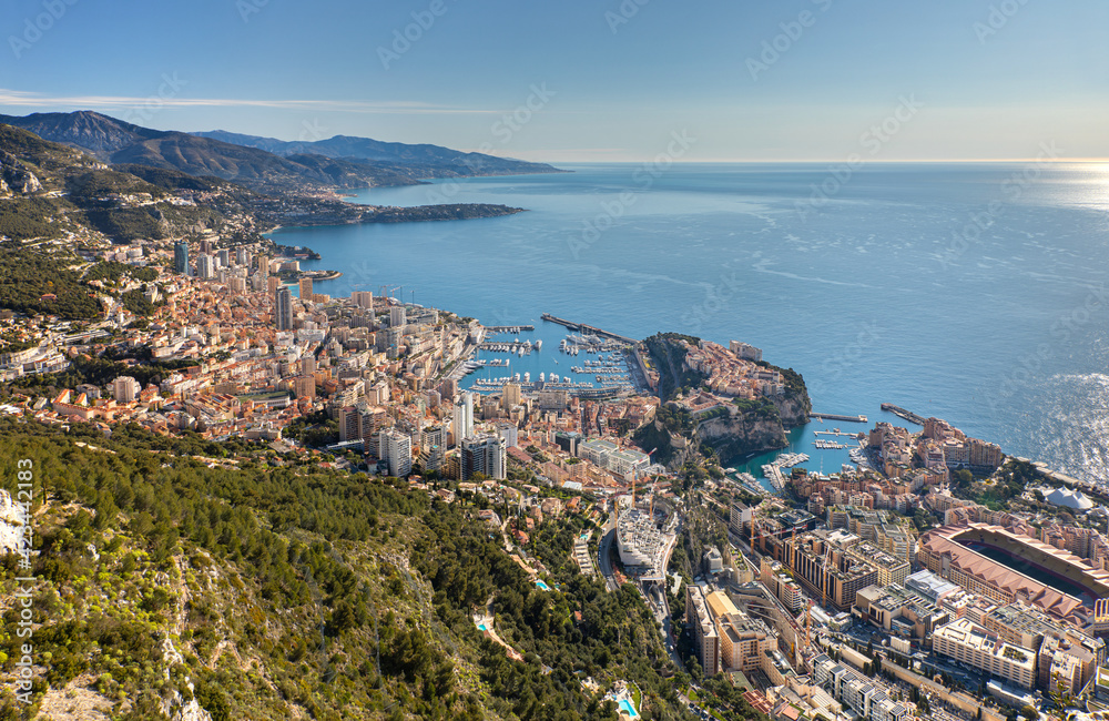 Fototapeta premium Grand soleil sur la ville de Monaco et la Côte d'Azur