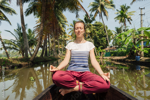 Bilde på lerret Tourist woman boating on Alleppey backwaters and enjoyin beautiful view