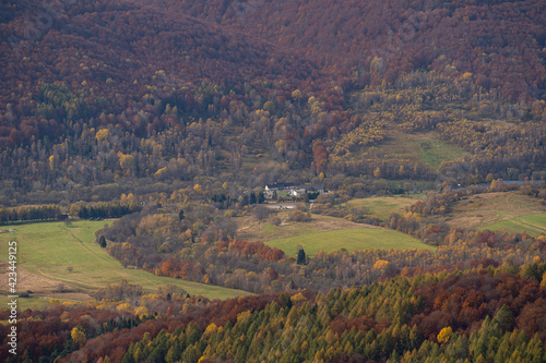Fototapeta Naklejka Na Ścianę i Meble -  Autumn view at Wolosate village from Tarnica in Polish Bieszczady Mountains