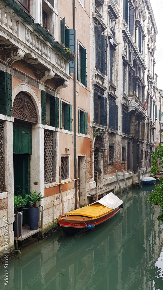 Boot im Kanaö von Venedig 