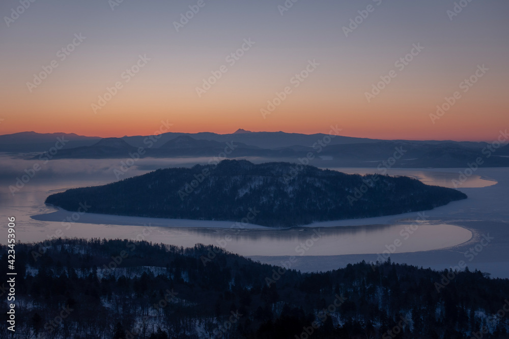 冬の美幌町 美幌峠の夜明け前の風景