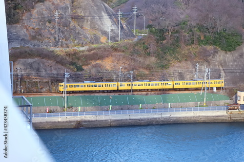 広島尾道大橋上、列車側面の全長。