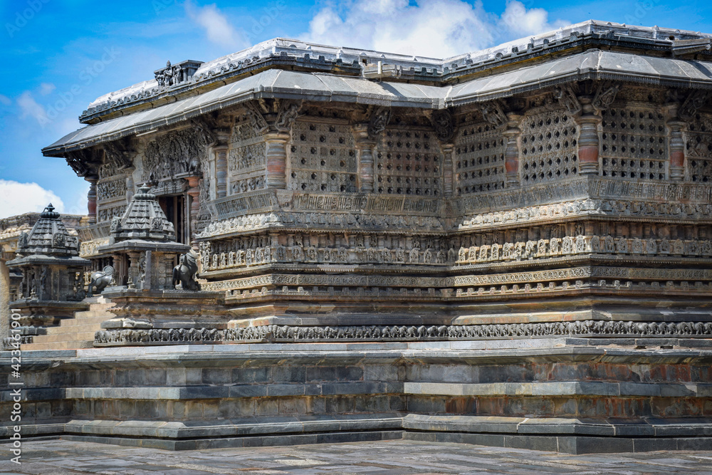 Obraz premium archeological site of a hindu temple from hoysala dynasty