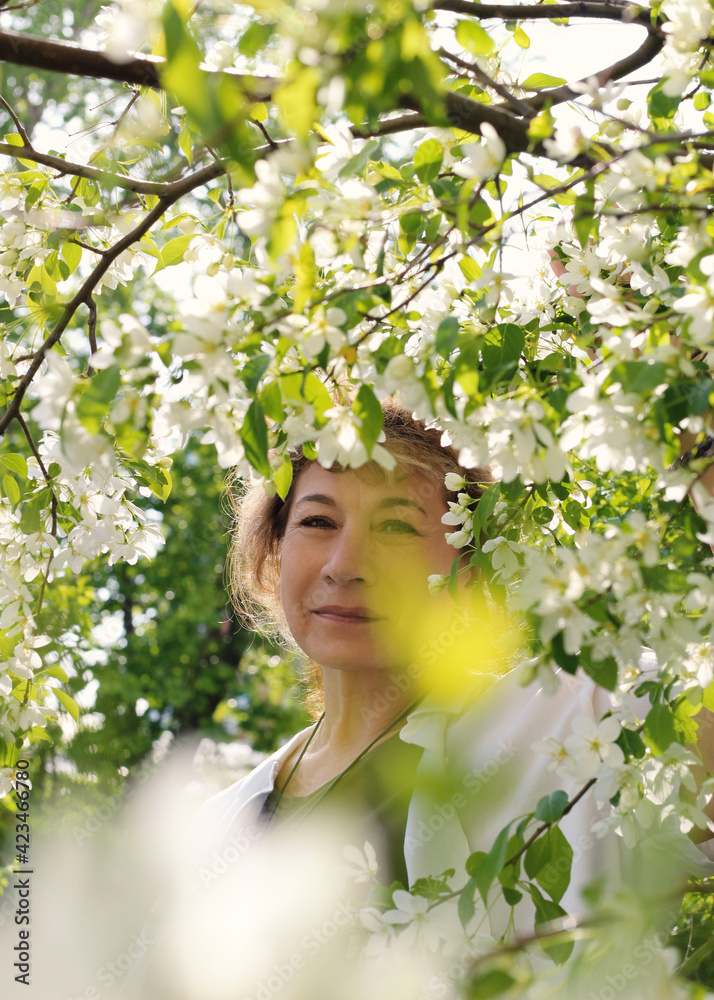 Woman walking in the park in spring. Photoshoot in bloom.
