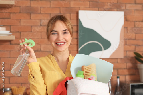 Young woman with cleaning s...