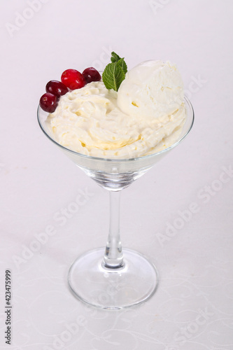 Ice cream with dry plum