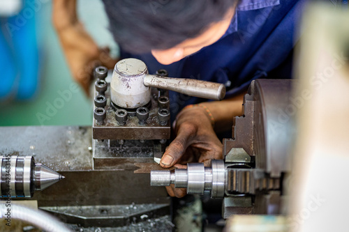 worker use center gauges are the gauges used in lathe work for checking the angles when grinding the profiles of single-point screw-cutting tool bits and centers.