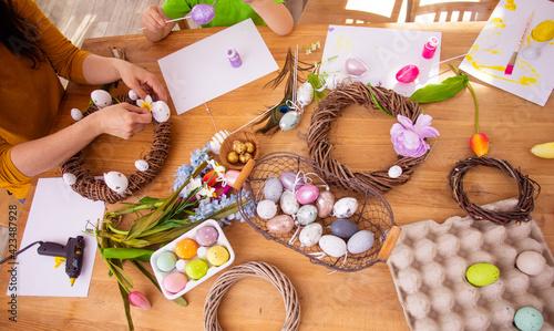 Sticker Creative mother organized Easter workshop for her son