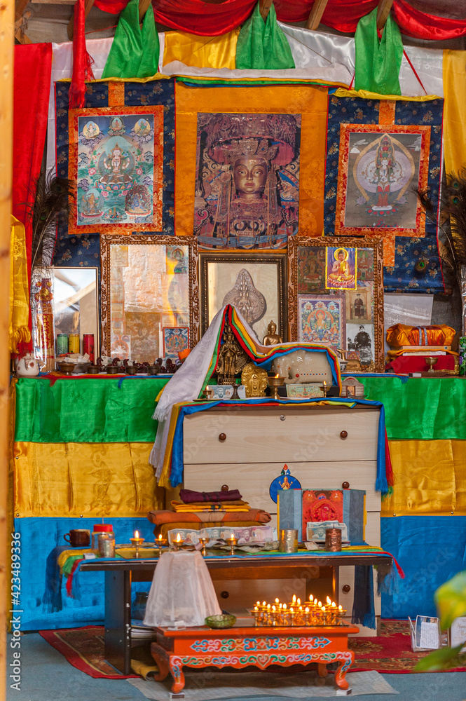 Gebetstücher in einem buddhistischen Kloster in der Mongolei