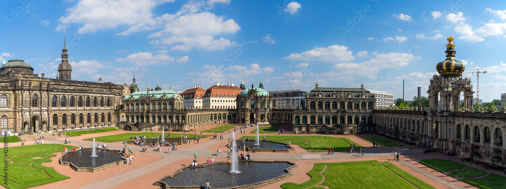 Obraz premium Fragment of the Zwinger Palace and Building of the Old Masters Picture Gallery in Dresden, Germany